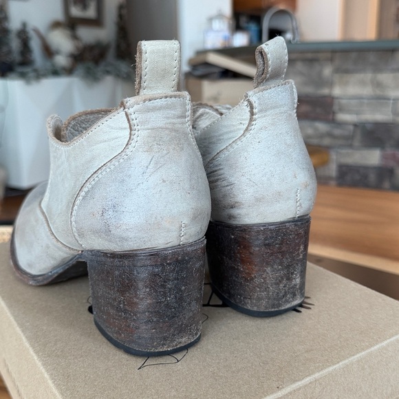 Freebird by Steven Sadie boots in the color Ice - Picture 5 of 16